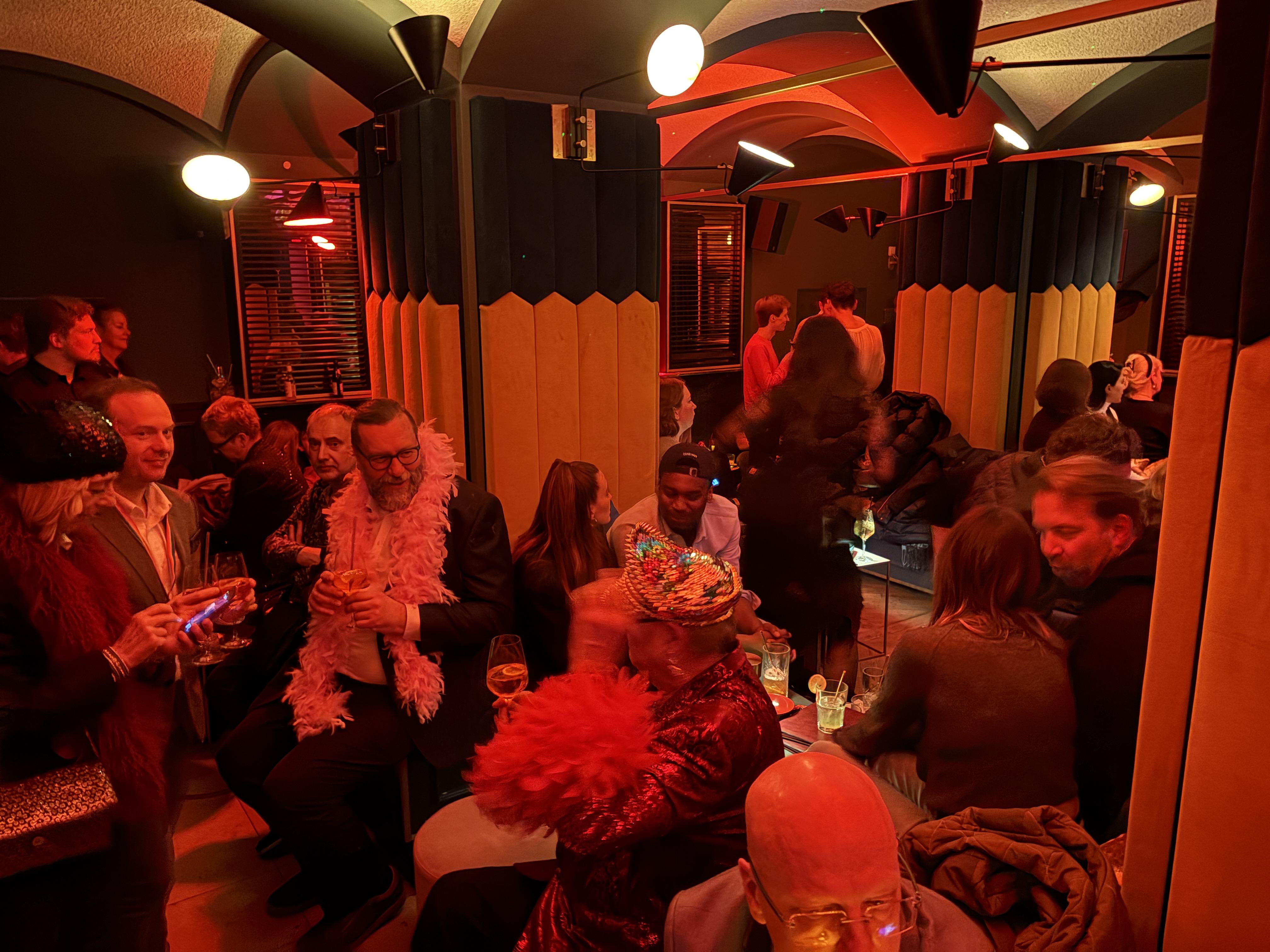 Menschen in einer Bar
